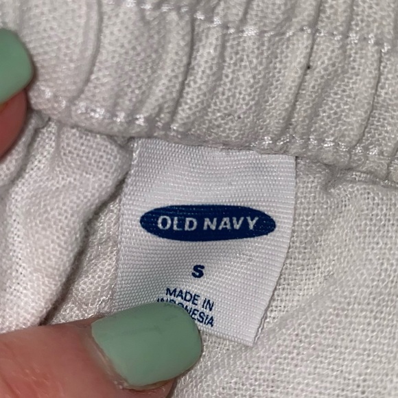 Old Navy White Drawstring Shorts - Picture 4 of 4